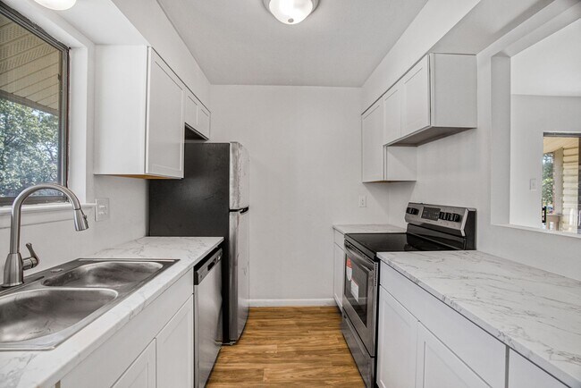 Building Photo - Fully Remodeled 2 Bed / 2 Bath Lower-Level Condo with Balcony