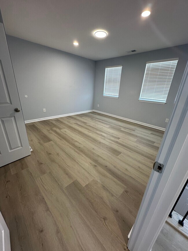 Building Photo - 517 Cardamon Ct