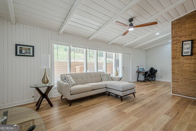 Building Photo - 2018 Bramblewood Dr NE