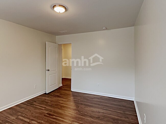 Building Photo - 3562 Huddlestone Ln NE