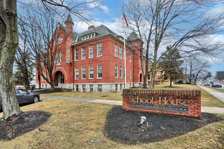 Exterior - 133 W Locust St