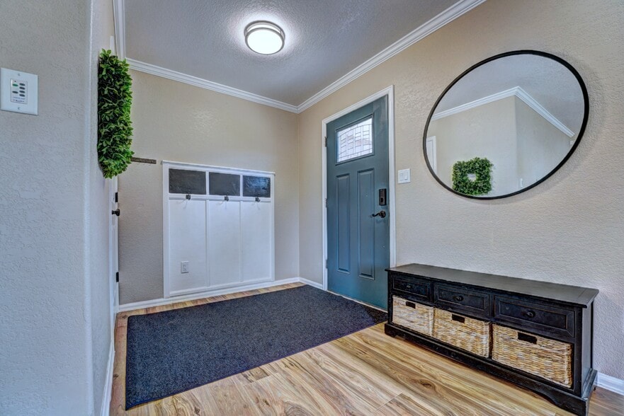 Building Photo - 1000 Red Bud Ct