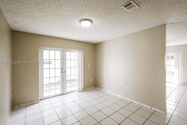 Building Photo - 621 SW 176th Ave