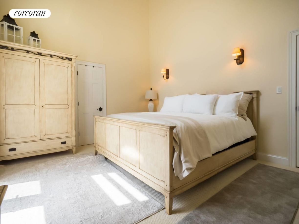 Building Photo - 1532 Noyac Road