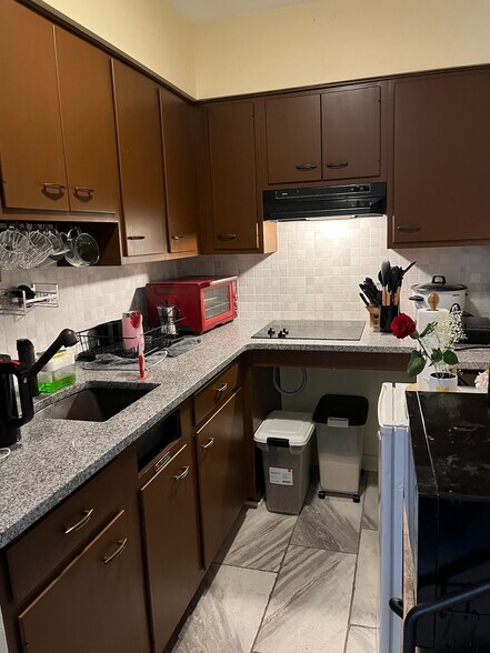 Building Photo - 921 E Huron St