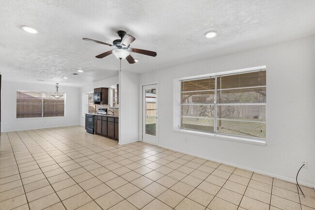 Building Photo - 15226 Flamingo Park