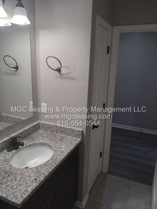 Building Photo - Beautiful Serrano Townhome with Walk-out Basement