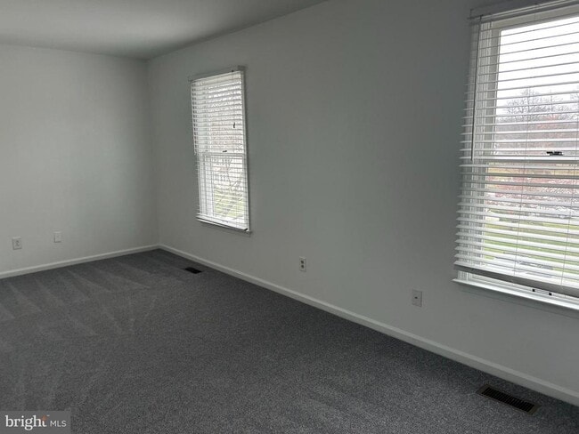 Building Photo - 1307 N Glen Dr