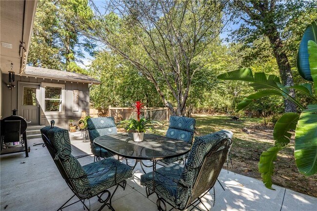 Building Photo - 1 Penzance Dr