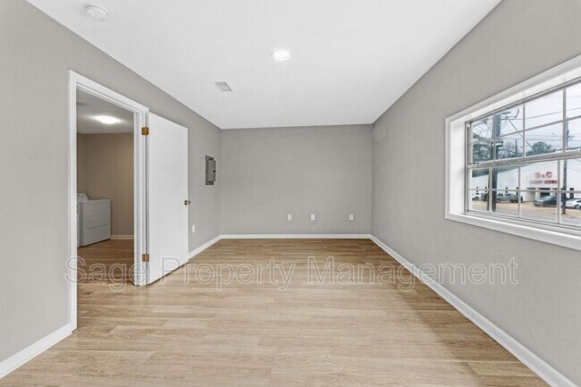 Building Photo - 587 Florida Ave SE
