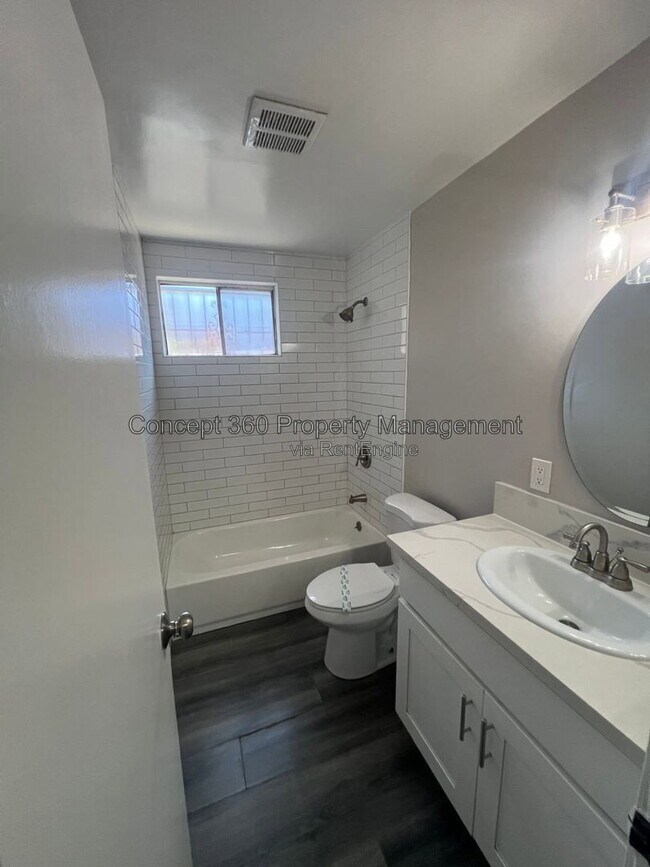 Building Photo - 2268 Myrtle Ave