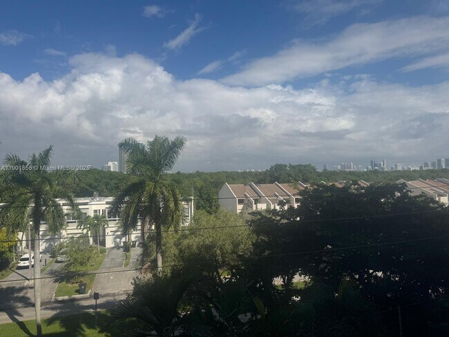 Building Photo - 2450 NE 135th St