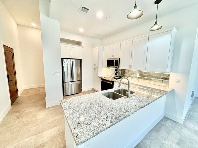 Building Photo - 2102 Mechanic St