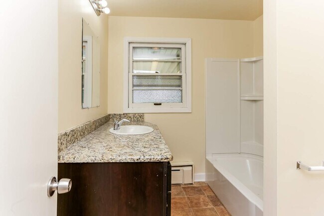 Building Photo - 1407 Highland Ave