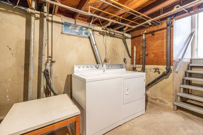 Building Photo - 99 Fuller Dr