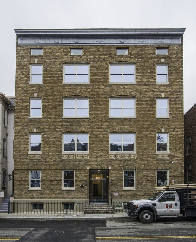 Building Photo - 1319 Park Rd NW