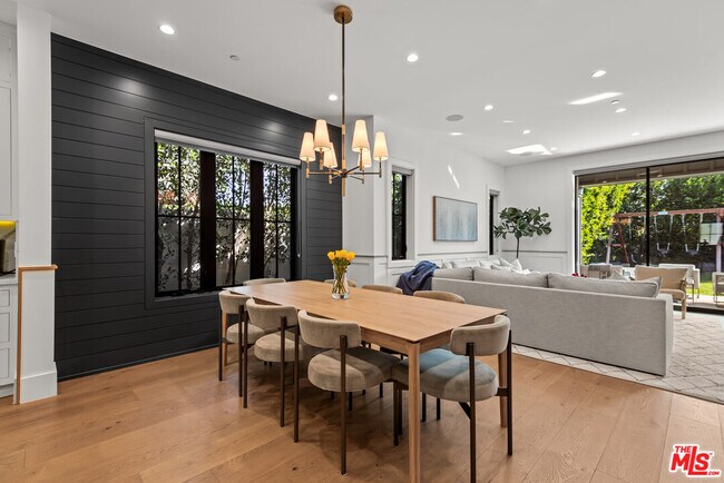 Building Photo - 16712 Addison St