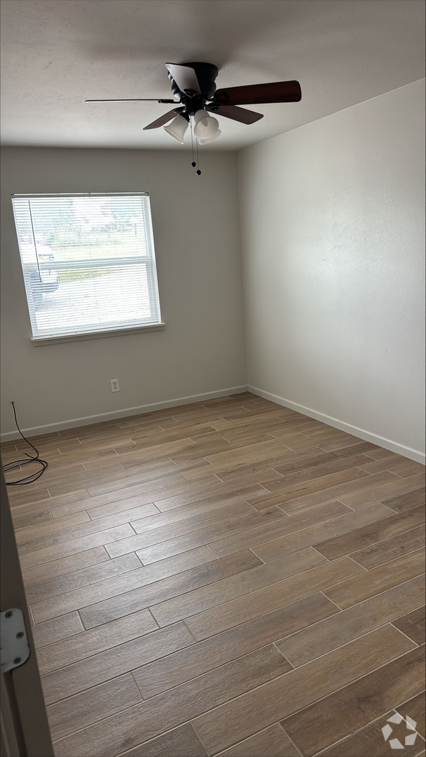 Building Photo - Charming 3-Bedroom Brick Home with Modern ...