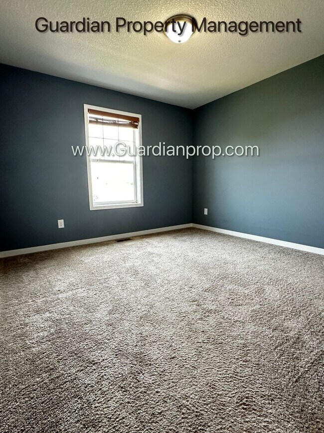 Building Photo - 11920 Emery Village Dr N