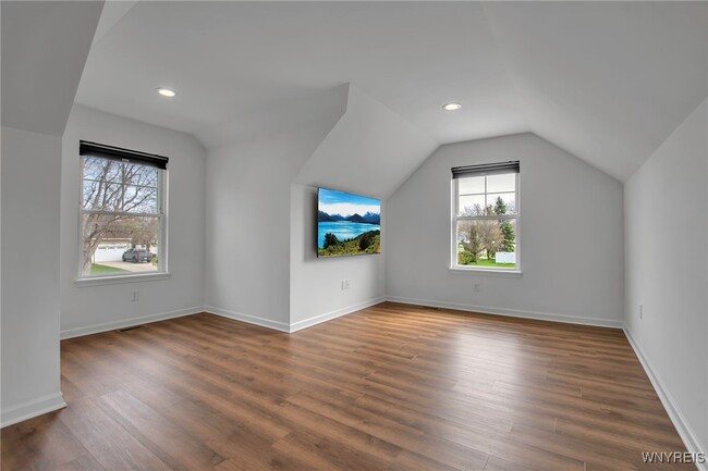 Building Photo - 6 Rolling Woods Ln