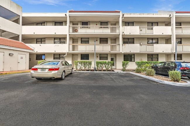 Building Photo - 109 Lake Emerald Dr