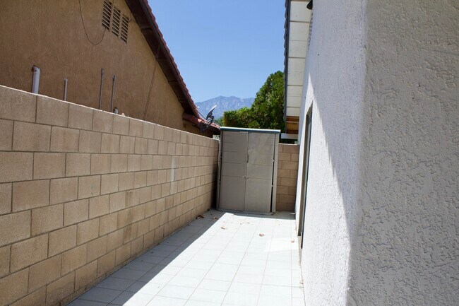Building Photo - 30650 Avenida Del Yermo