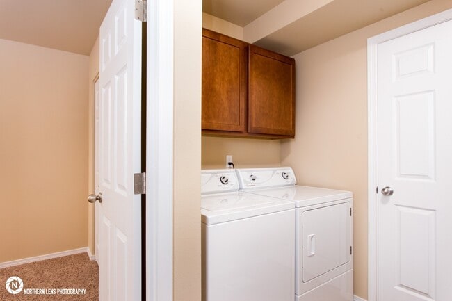 Building Photo - 3 Bedroom East Anchorage Townhouse!