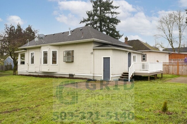 Building Photo - Spacious Craftsman Home - Huge Lot - N Portland!