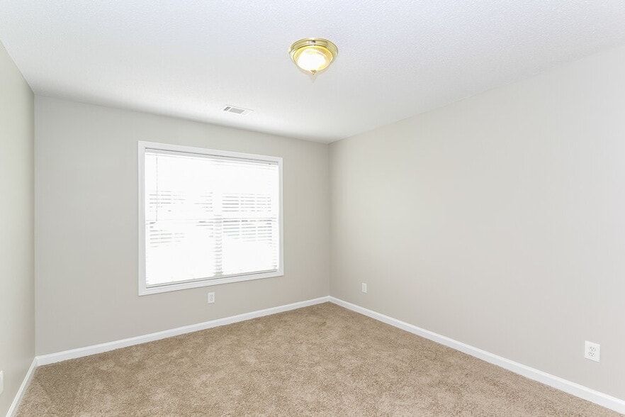 Building Photo - 1136 Larkspur Dr