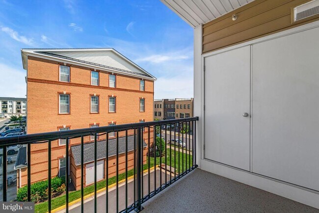 Building Photo - 23548 Belvoir Woods Terrace