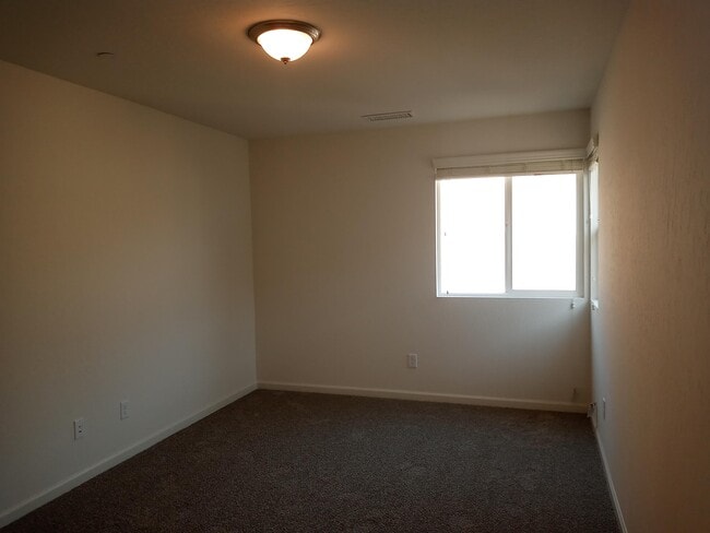 Building Photo - 1945 Kelly Ln