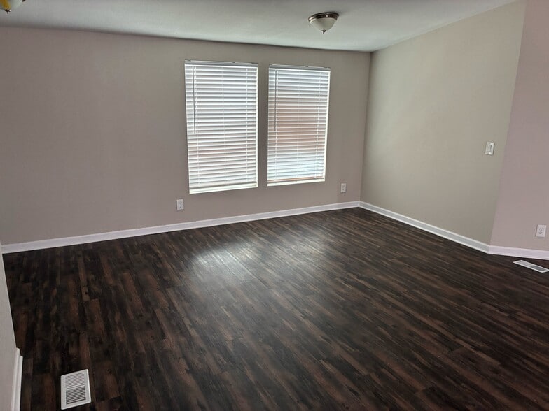 Building Photo - 1403 Darold Dr