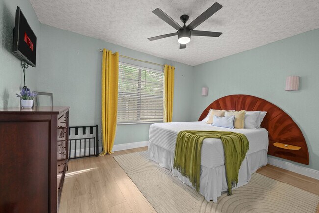 Building Photo - 522 31st St W