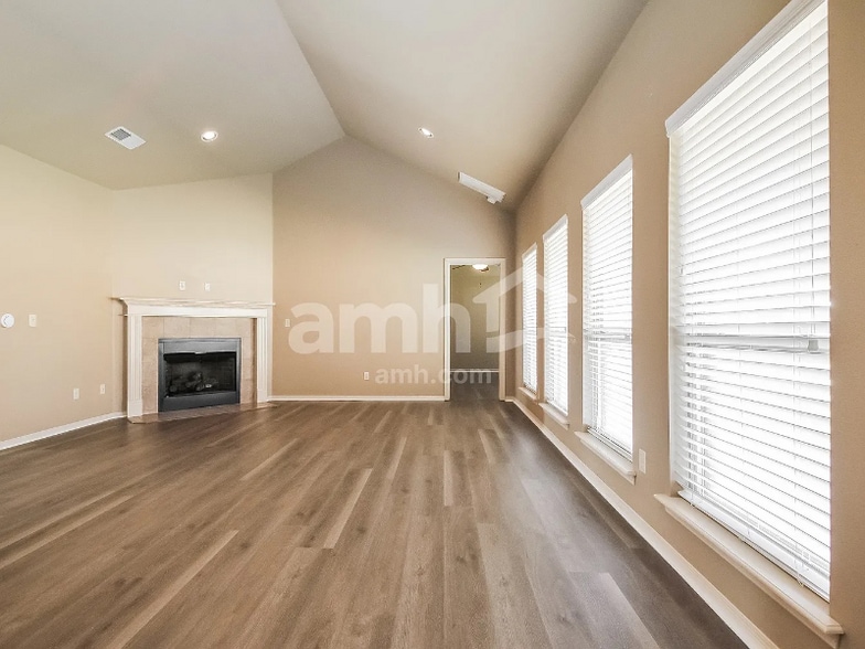 Building Photo - 14537 S Urbana Ct