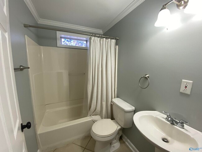 Building Photo - 1112 NE Wellman Ave