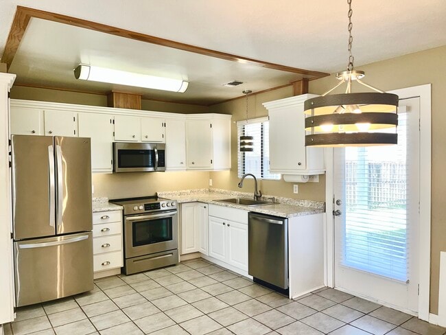 Building Photo - 3117 Debra Blvd