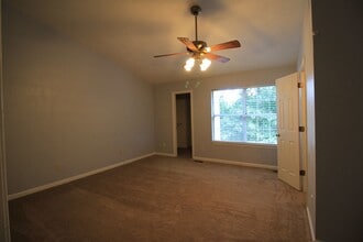 Building Photo - 2 Bedroom 2 Bath Townhome