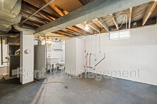 Building Photo - 3501 Redick Ave