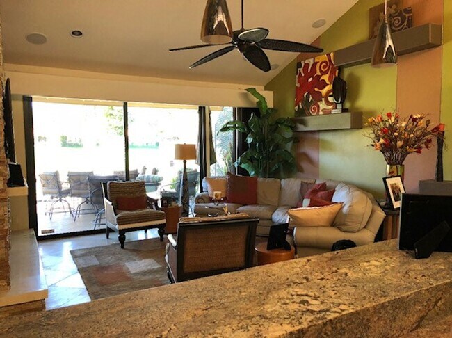 Building Photo - 3 Bedroom Condo for rent in Palm Desert, CA