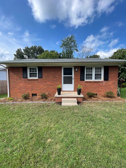 Primary Photo - 315 Summit Rd