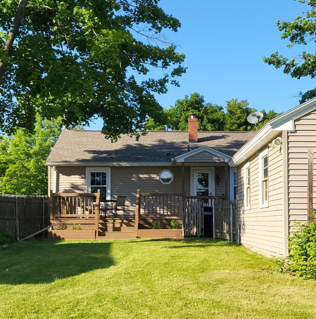 Building Photo - Fully Furnished Fairfax Street Home with O...