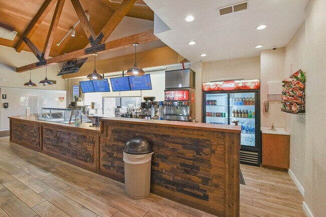Building Photo - 2650 Valley View Dr