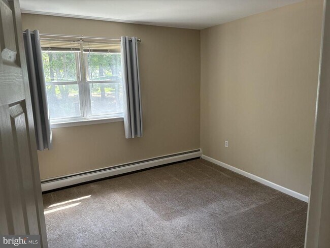 Building Photo - 333 Lacey Ave