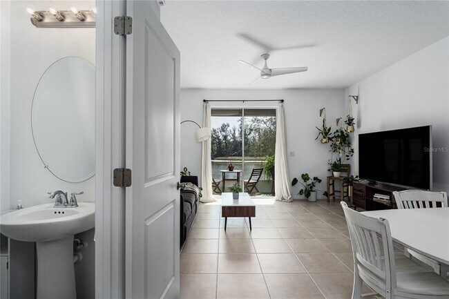 Building Photo - 6217 Fairmont Ln