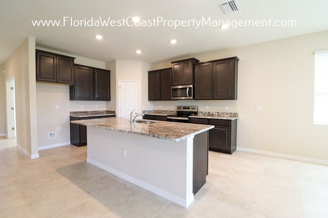 Building Photo - 16465 Woodside Gln
