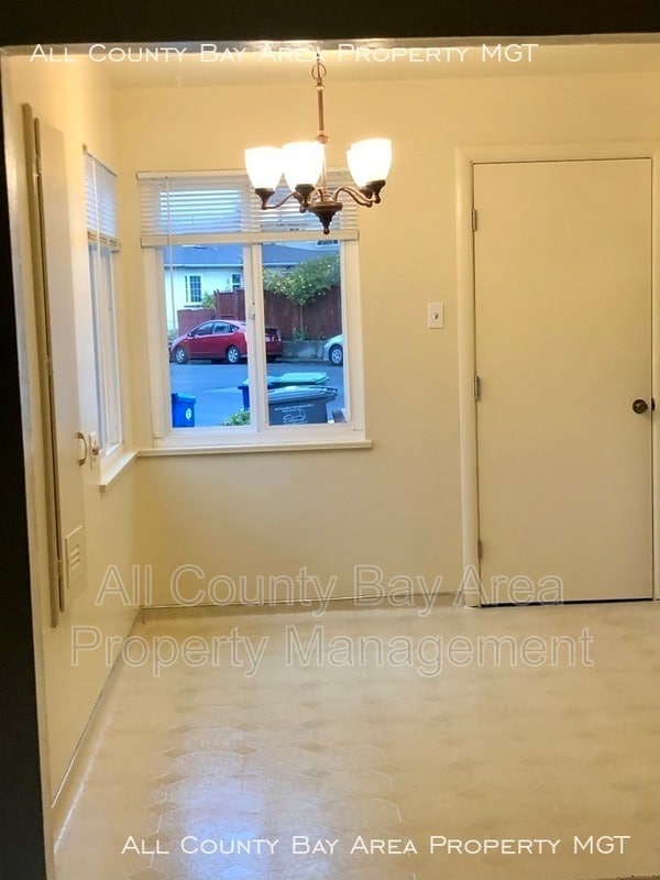 Building Photo - 1031 Ranchito Ct