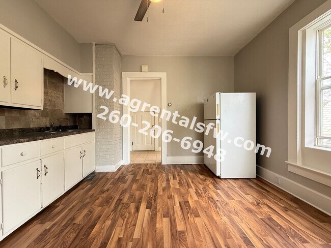 Building Photo - 310 W Dewald St