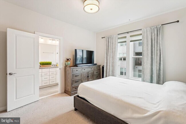 Building Photo - 13358 Sherwood Park Ln