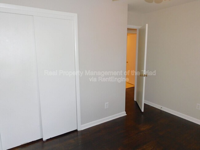 Building Photo - 3005 Stratford Dr