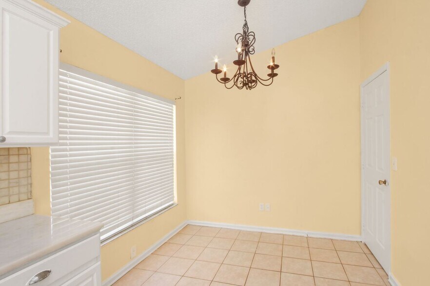 Building Photo - 126 N Weathersfield Ave